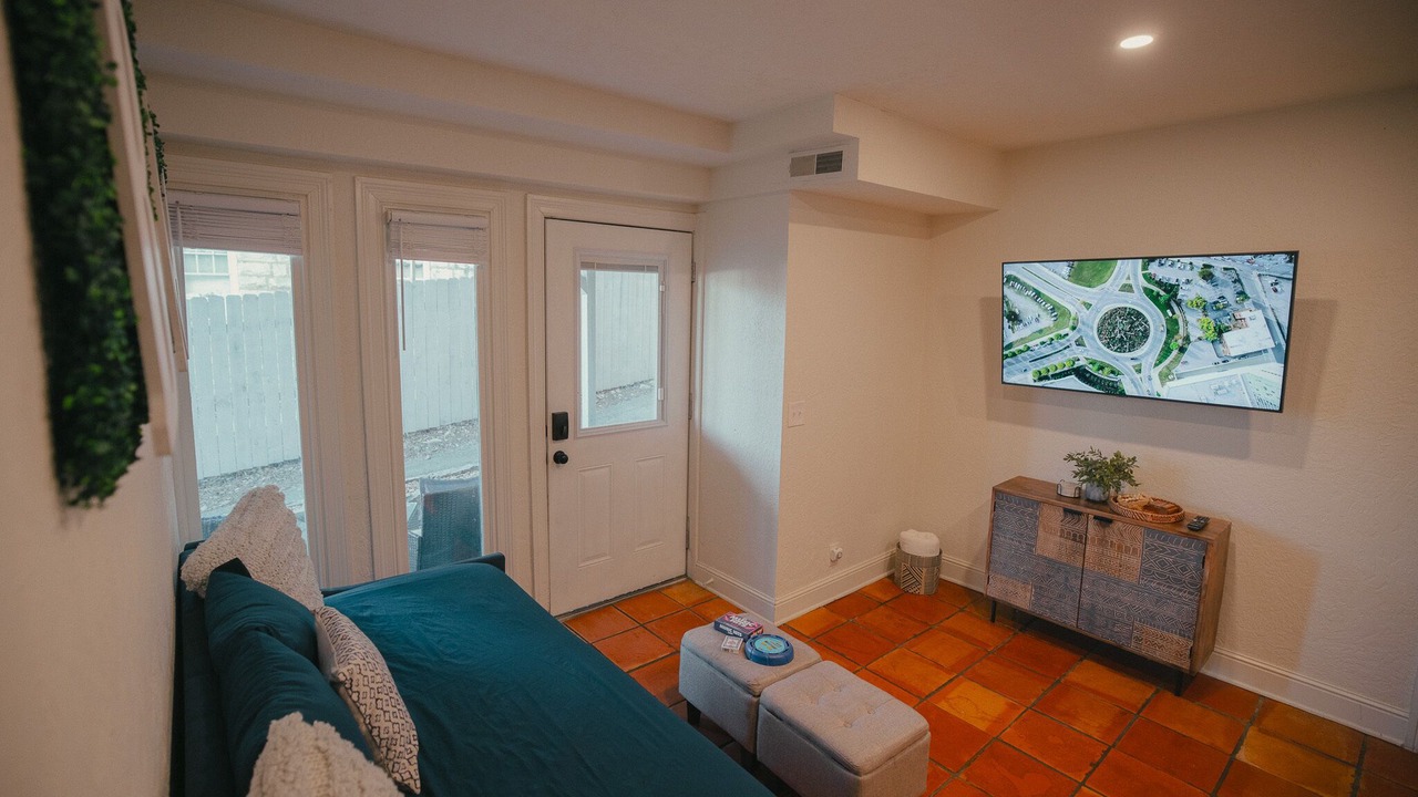 Photo of Livingroom in Hillsboro Village