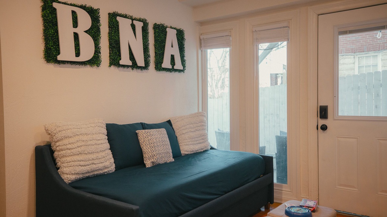 Photo of Livingroom in Hillsboro Village