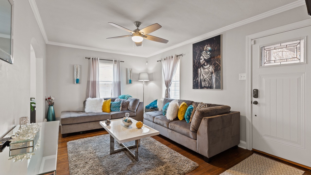Photo of Livingroom in University City