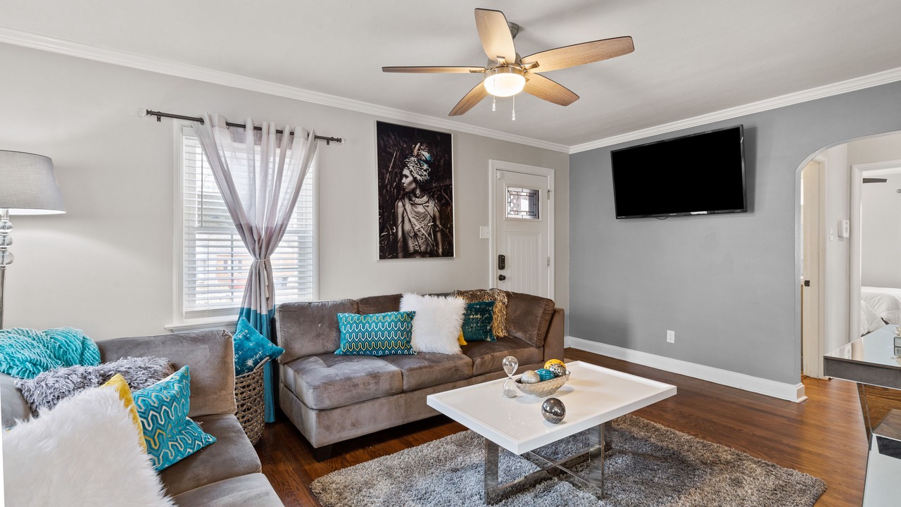 Photo of Livingroom in University City