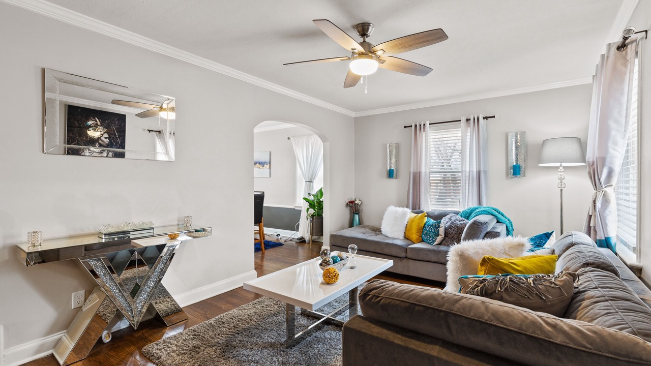 Photo of Livingroom in University City