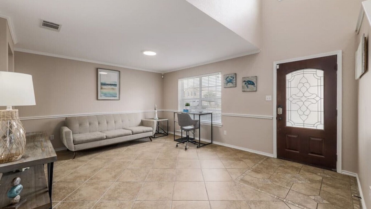 Photo of Livingroom in Hutto