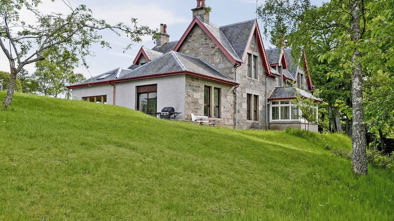 Photo of Others in Newtonmore