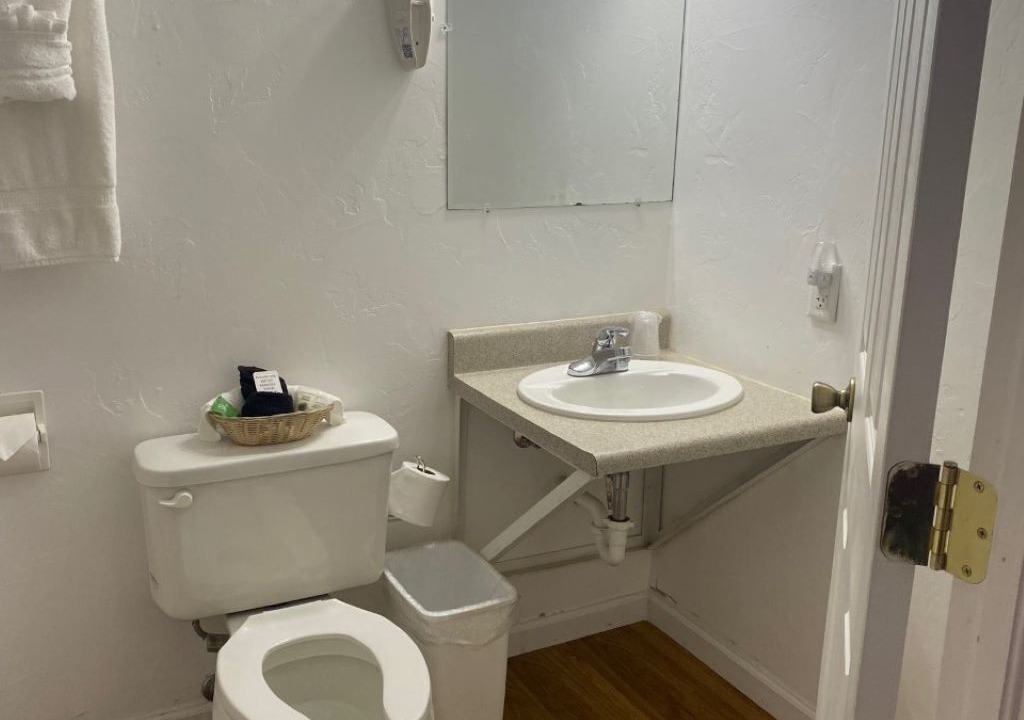 Photo of Bathroom in Glendo