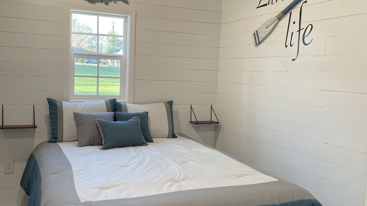 Photo of Bedroom in Avinger