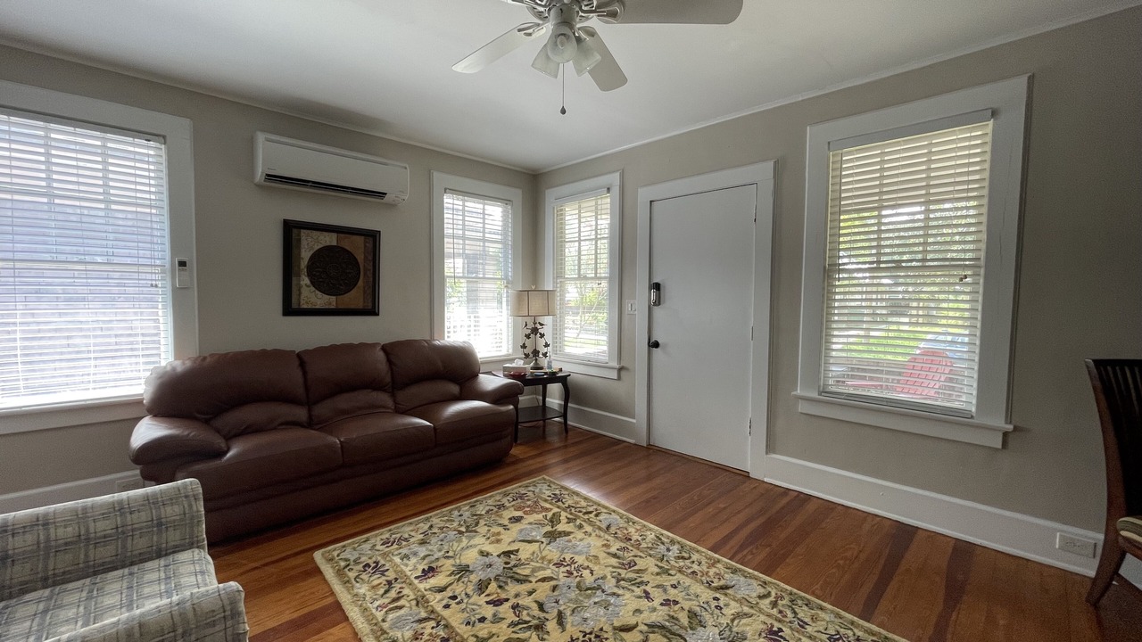 Photo of Livingroom in Murray Hill