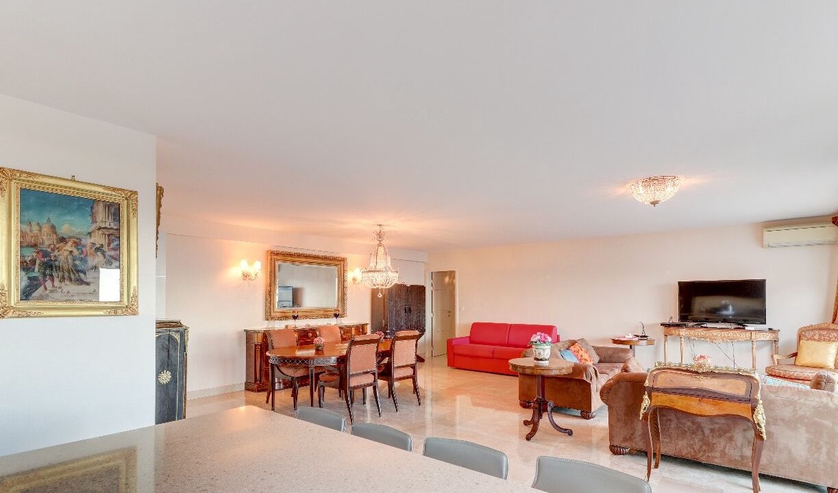 Photo of Livingroom in Beausoleil