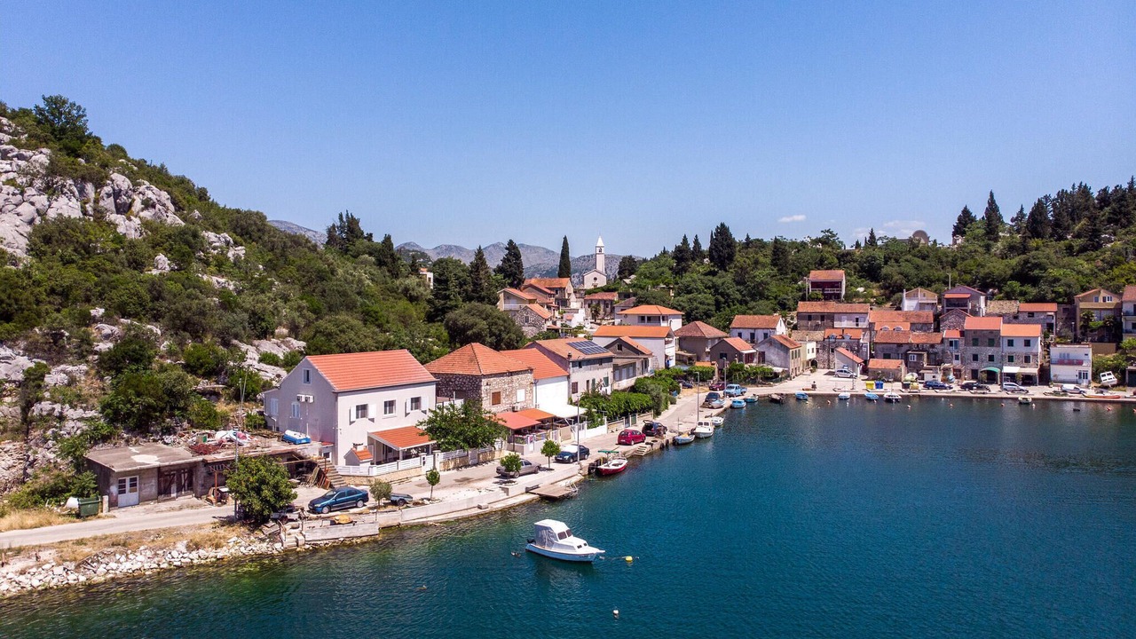Photo of Others in Ploce