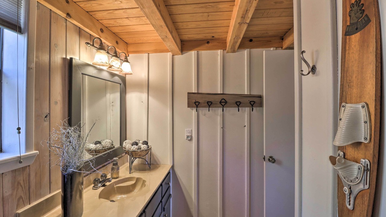 Photo of Bathroom in Higden