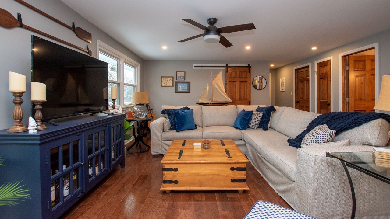 Photo of Livingroom in Lansing
