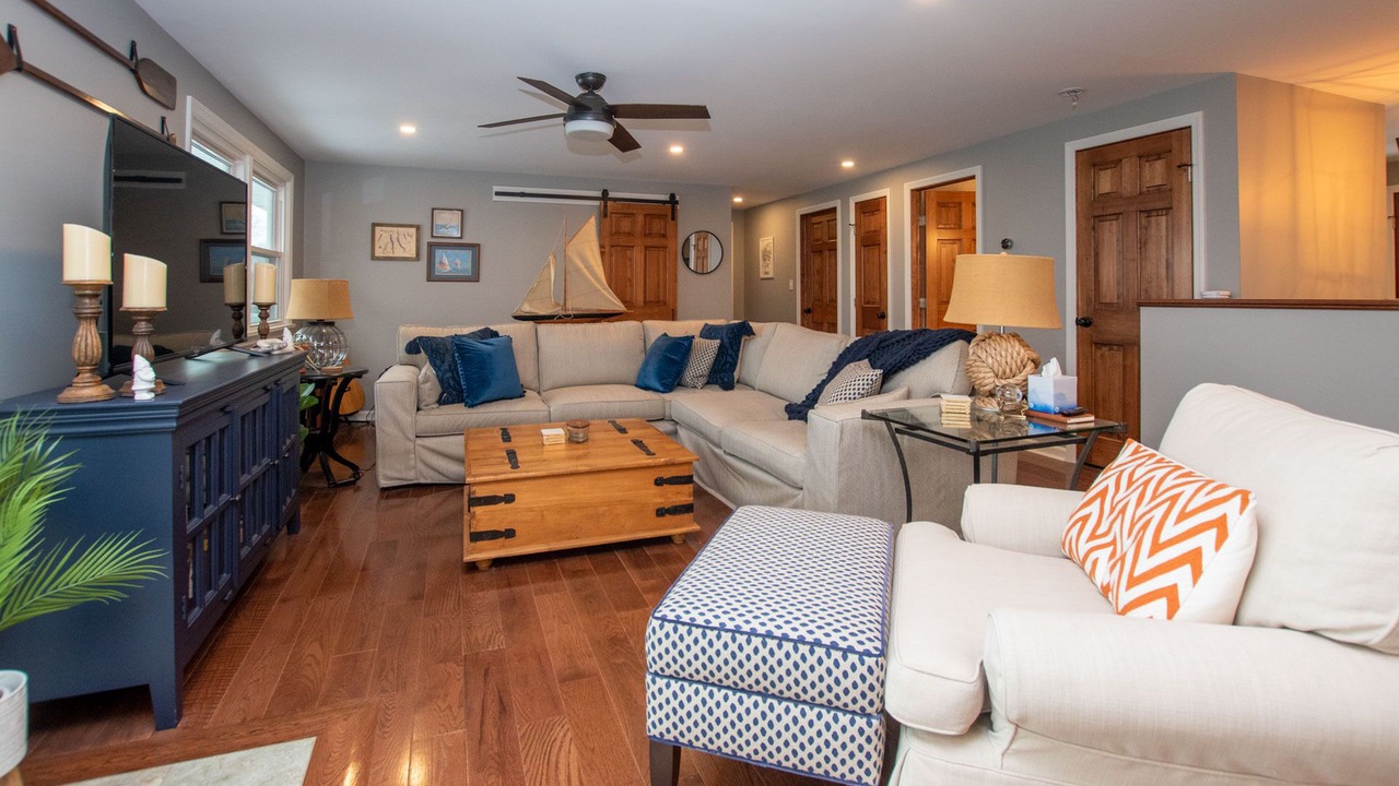 Photo of Livingroom in Lansing