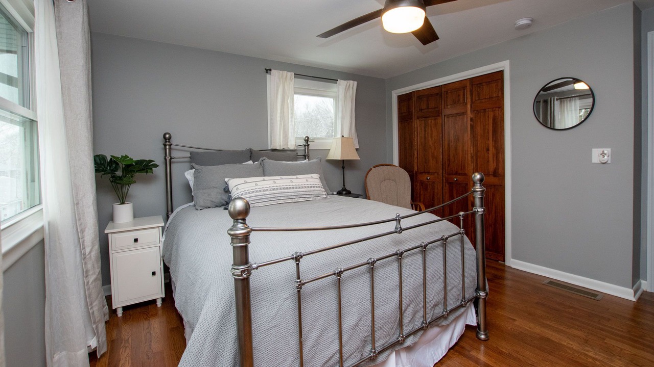 Photo of Bedroom in Lansing