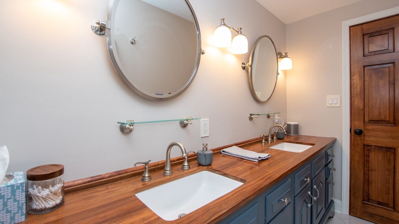 Photo of Bathroom in Lansing