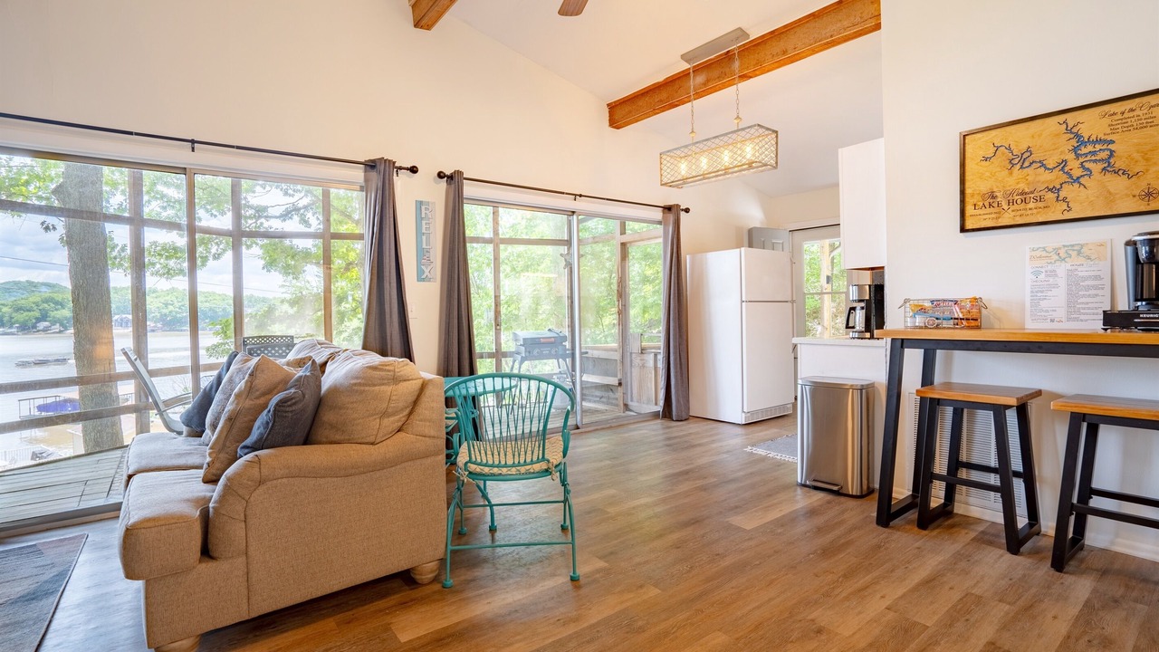 Photo of Livingroom in Sunrise Beach