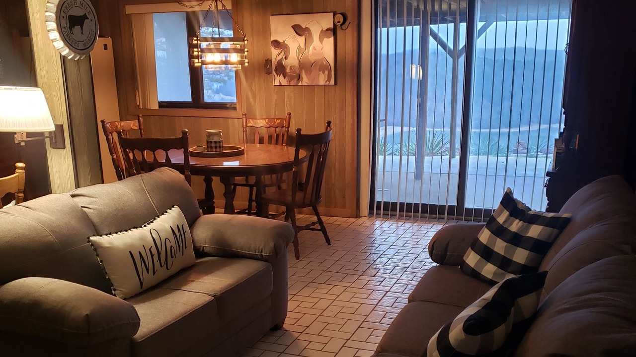 Photo of Livingroom in Eminence