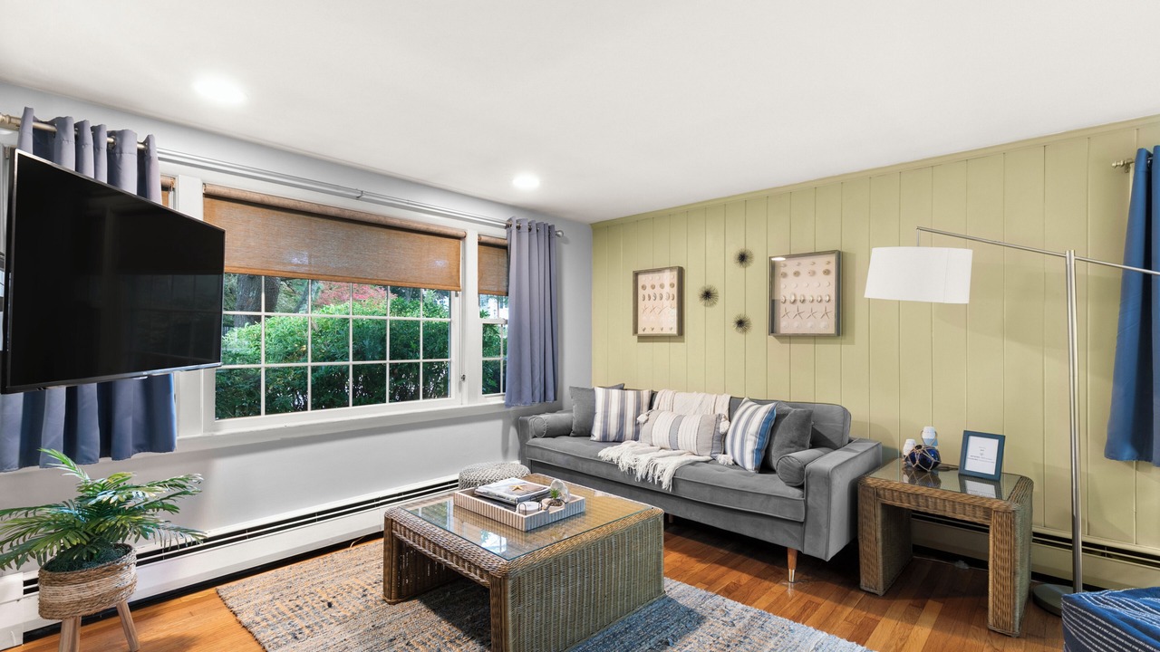 Photo of Livingroom in South Yarmouth