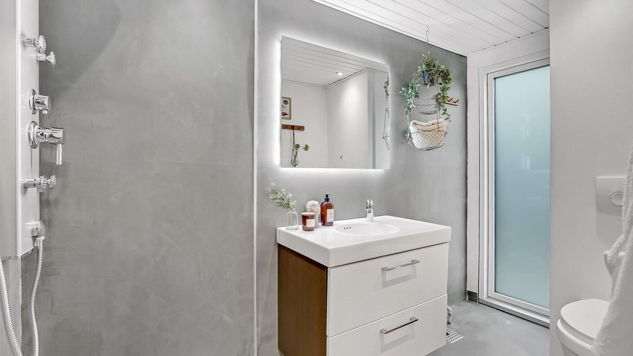 Photo of Bathroom in Hou