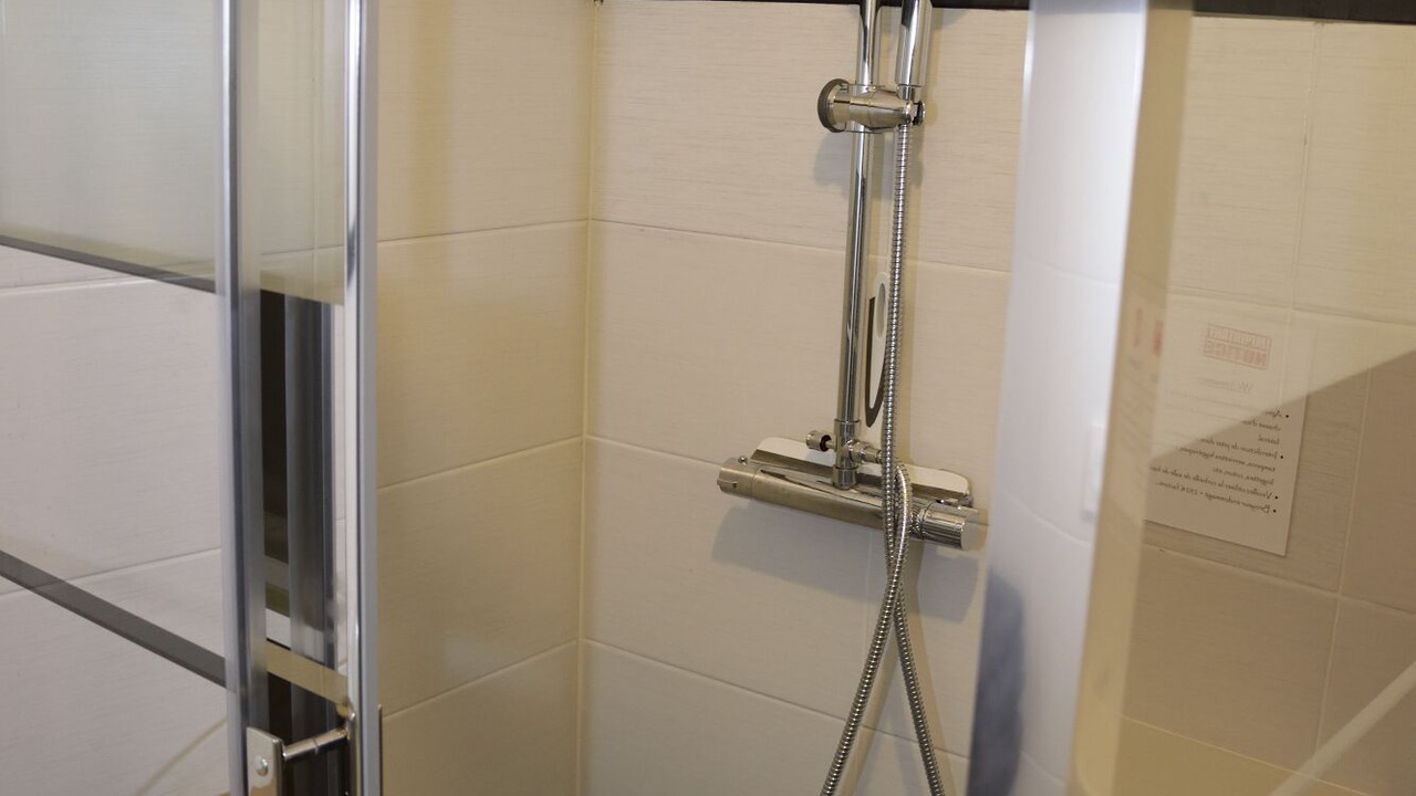 Photo of Bathroom in Brelevenez