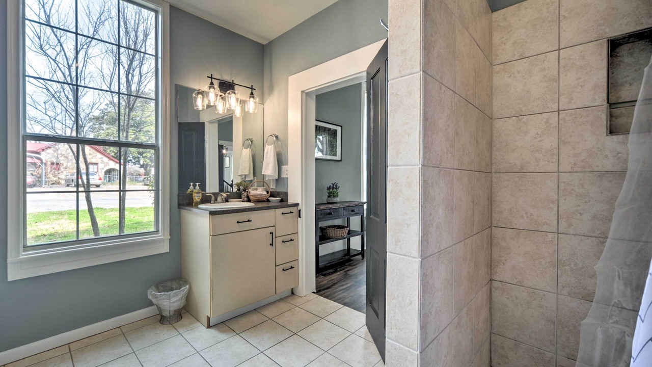 Photo of Bathroom in Gonzales