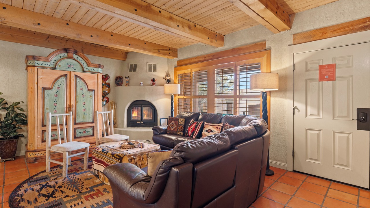 Photo of Livingroom in Northeast Santa Fe