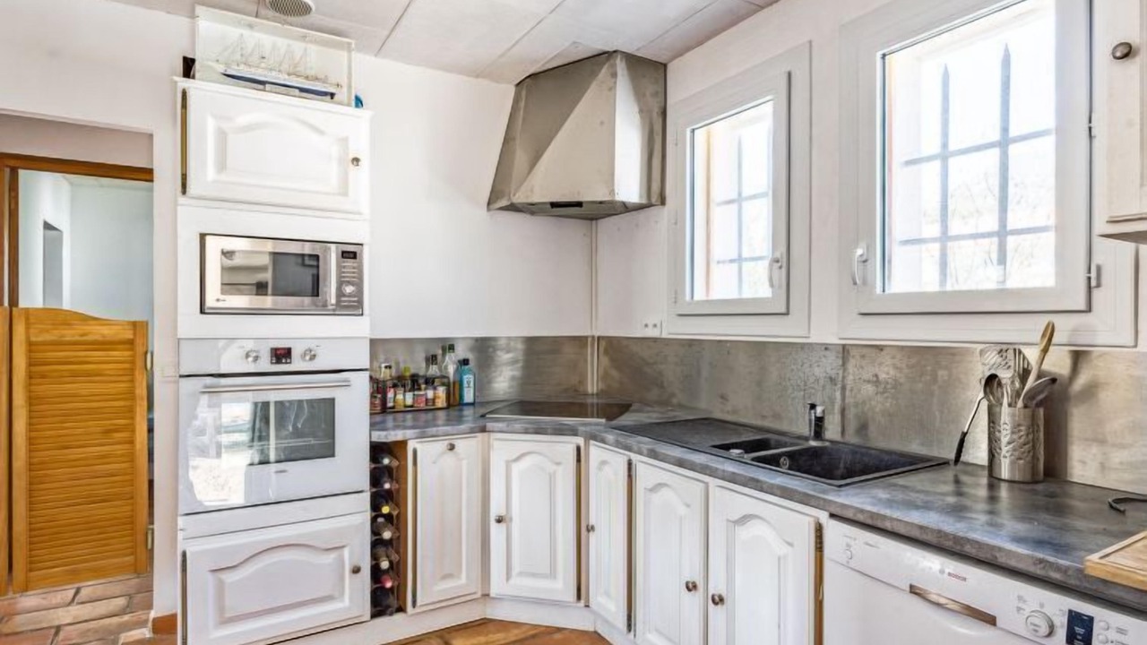 Photo of Bedroom in Rustrel