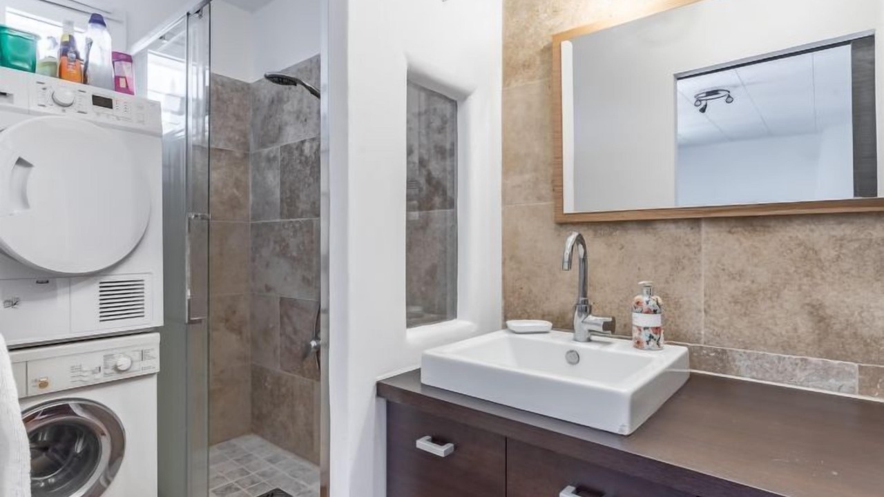 Photo of Bathroom in Rustrel