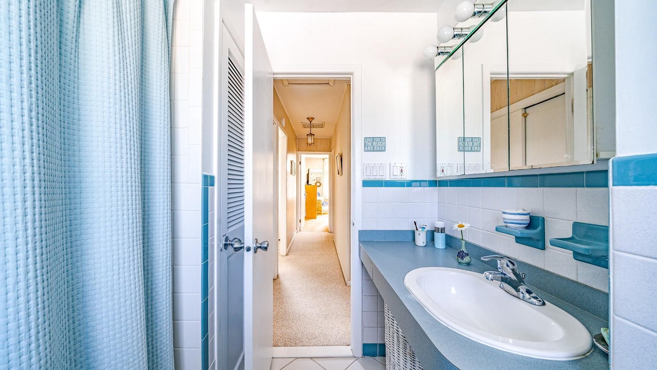 Photo of Bathroom in Avalon