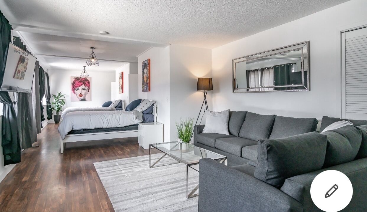 Photo of Livingroom in Fallsview
