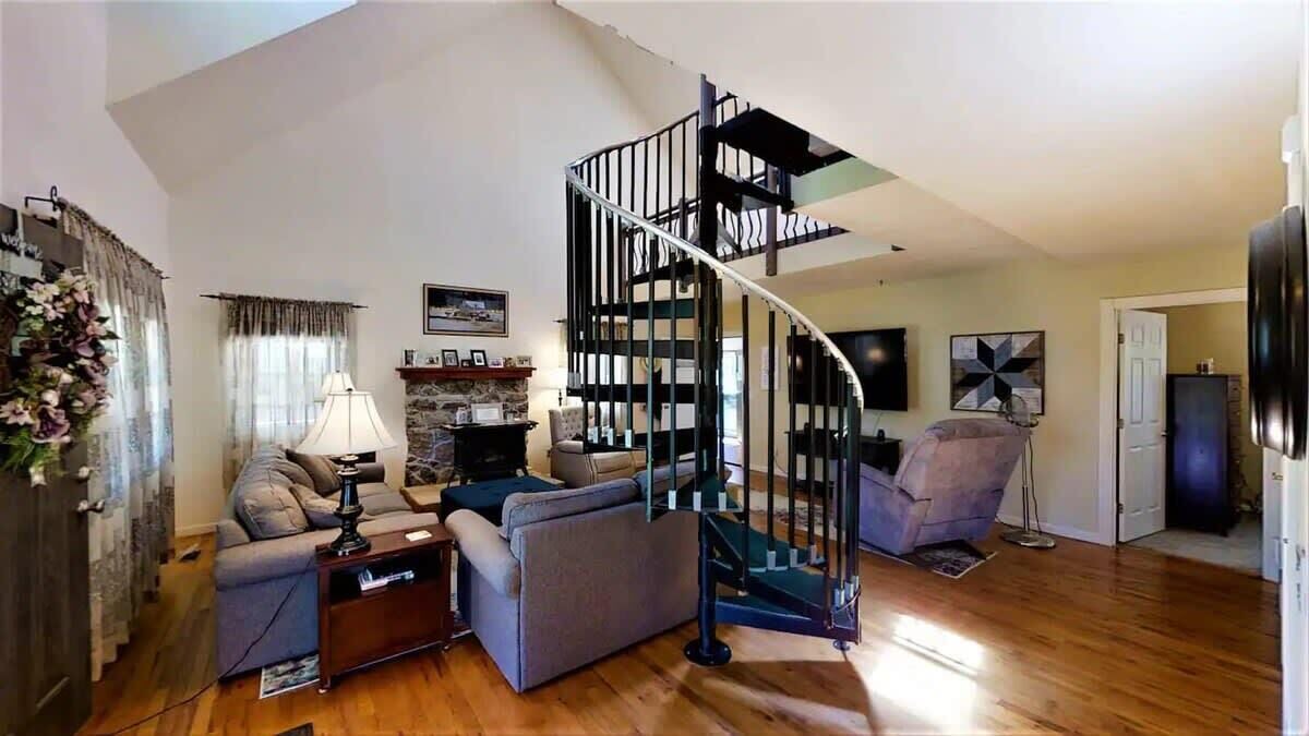 Photo of Livingroom in Monterey