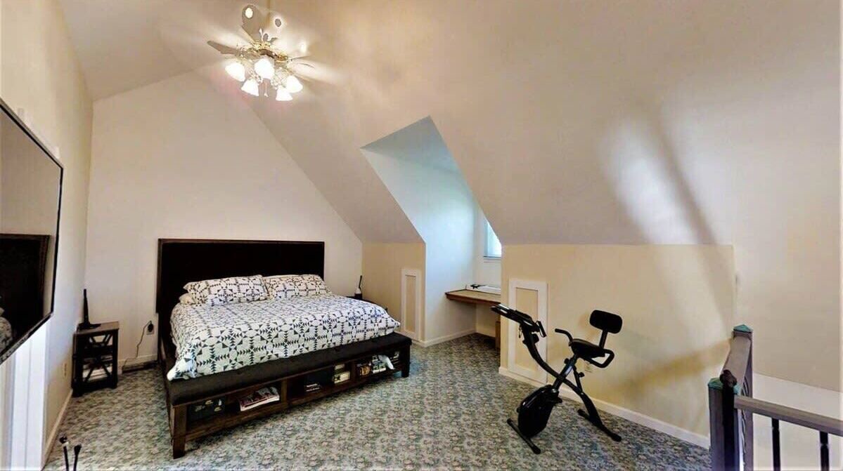 Photo of Bedroom in Monterey