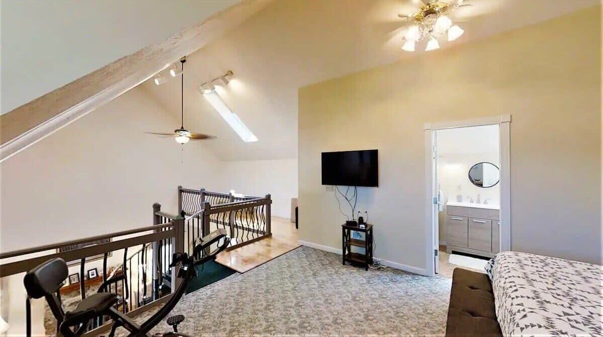 Photo of Bedroom in Monterey