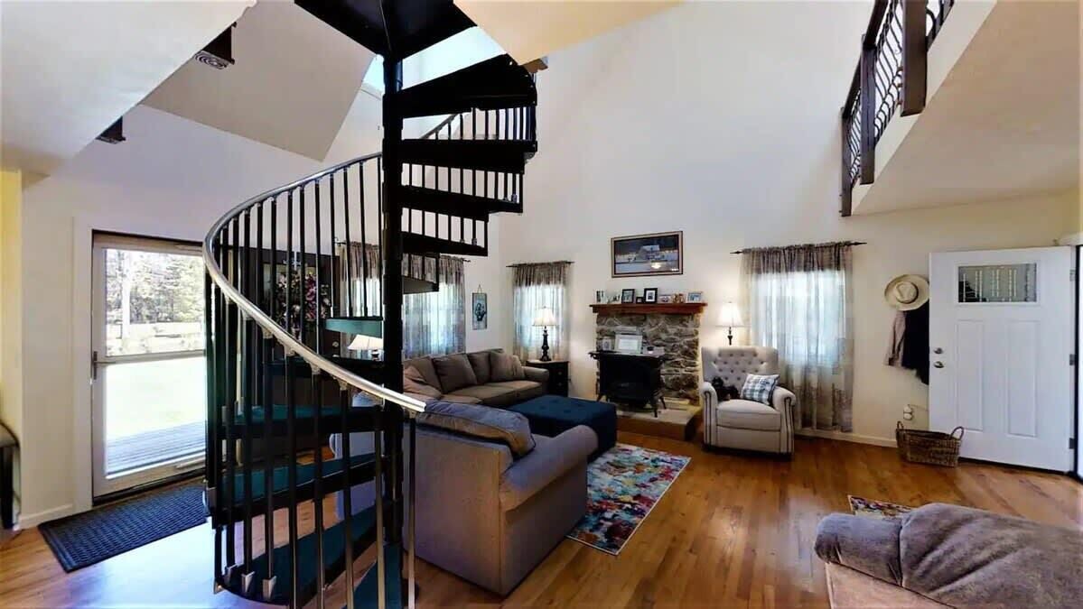 Photo of Livingroom in Monterey