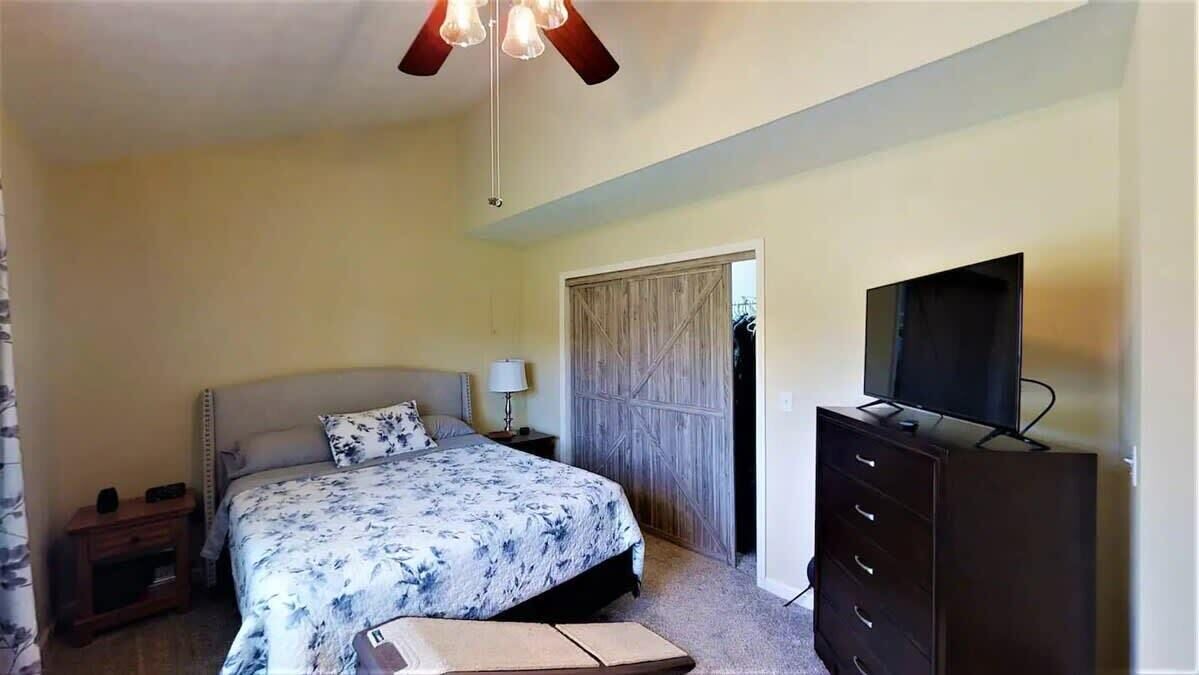 Photo of Bedroom in Monterey