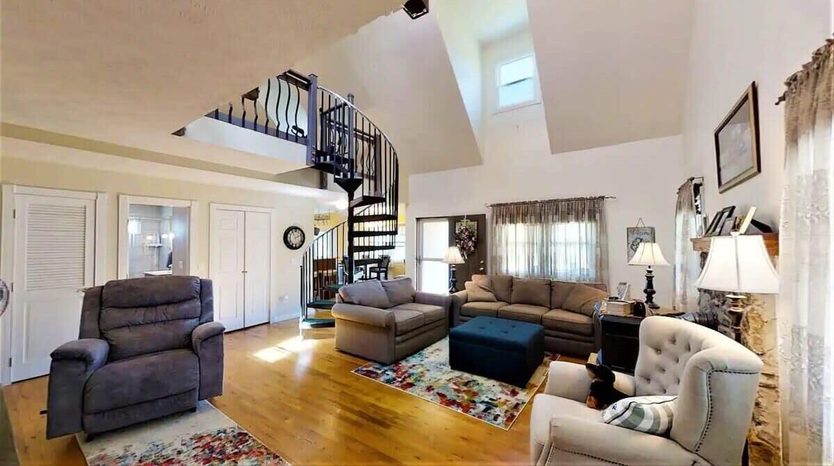 Photo of Livingroom in Monterey