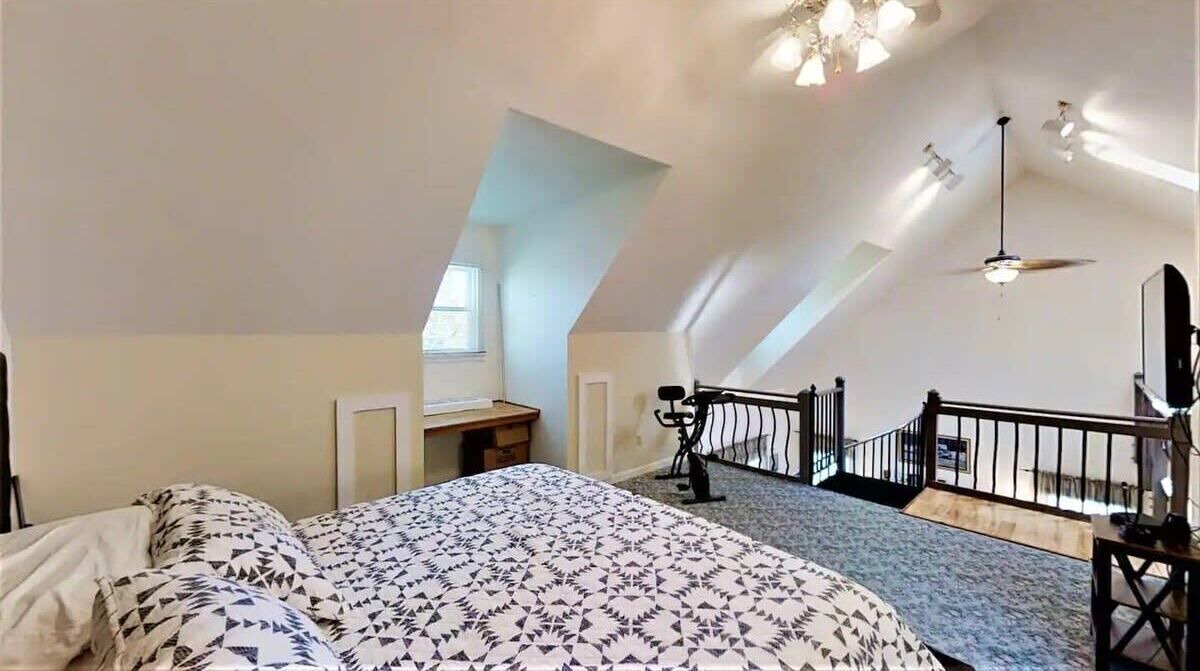 Photo of Bedroom in Monterey