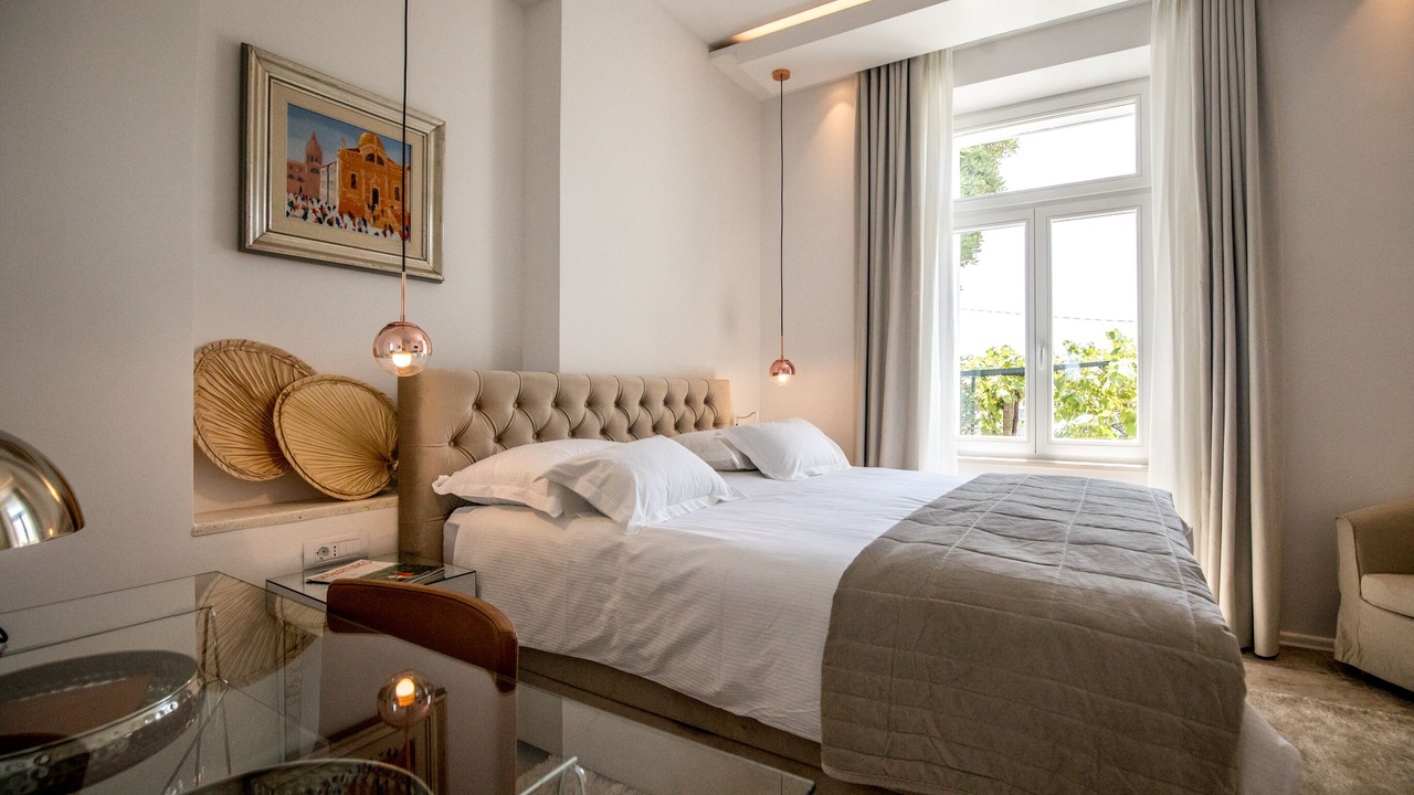 Photo of Bedroom in Pile