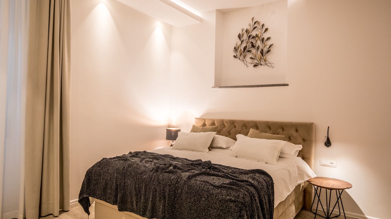 Photo of Bedroom in Pile