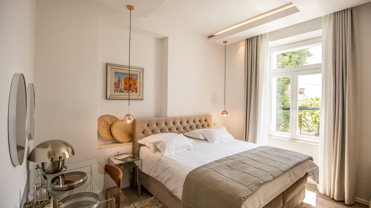 Photo of Bedroom in Pile