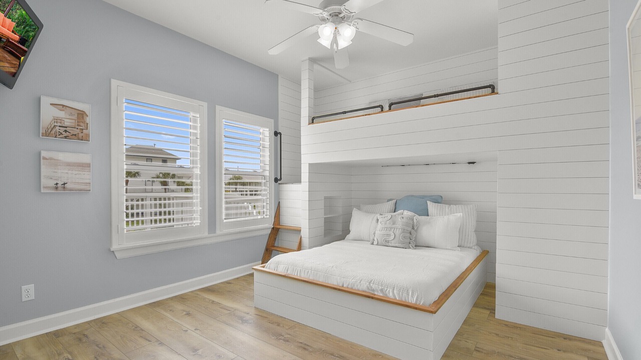Photo of Bedroom in Pirates Beach West