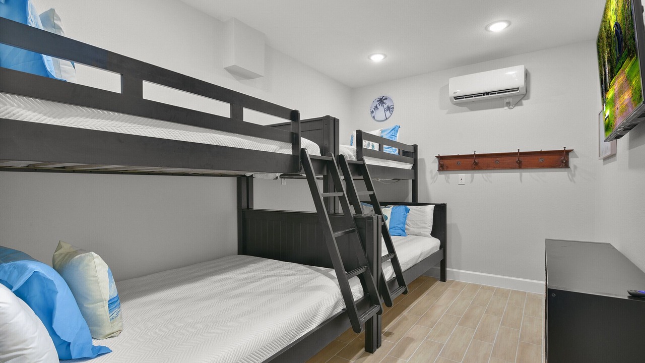 Photo of Bedroom in Pirates Beach West