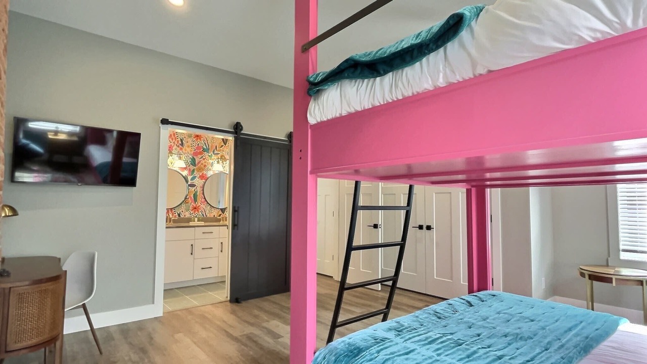 Photo of Bedroom in Cherokee Triangle