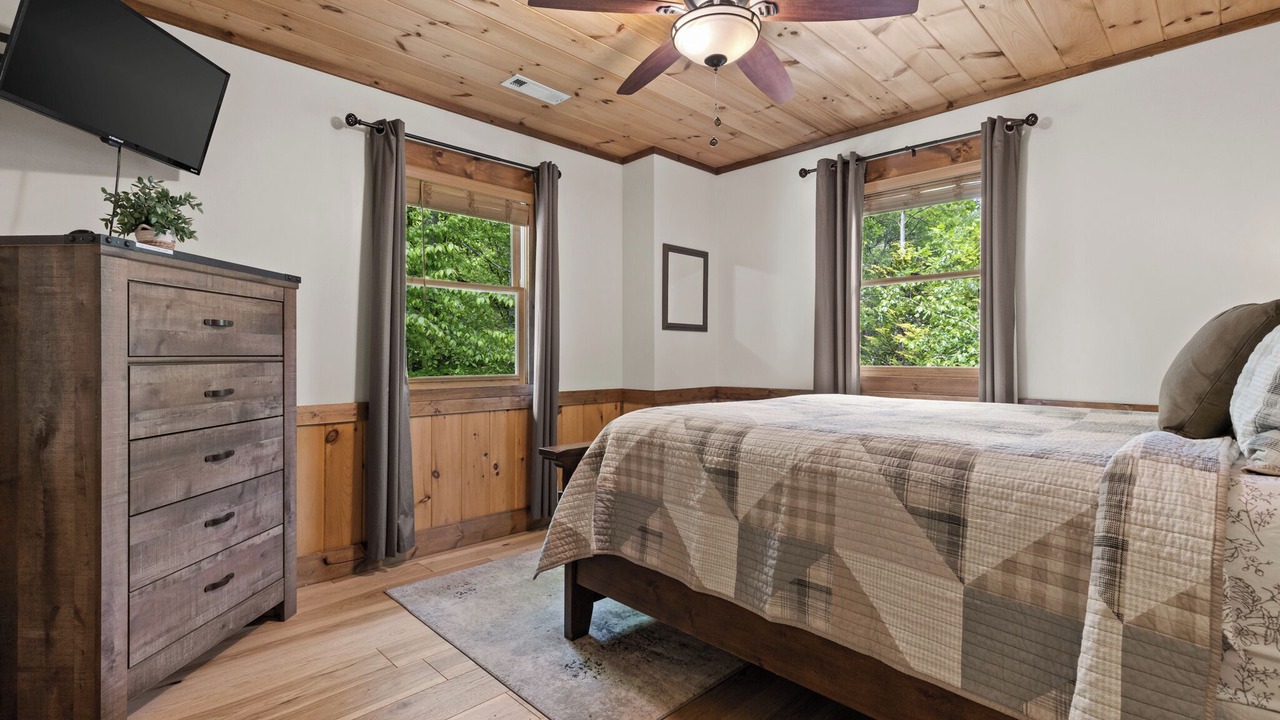 Photo of Bedroom in Mineral Bluff