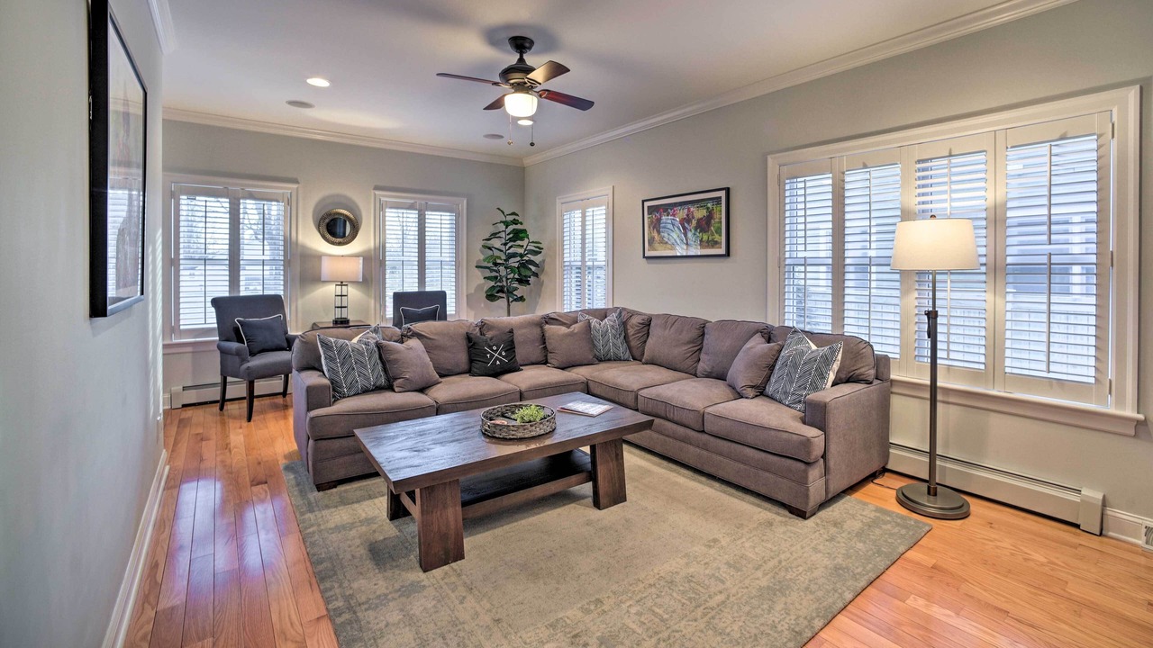 Photo of Livingroom in Saratoga Springs