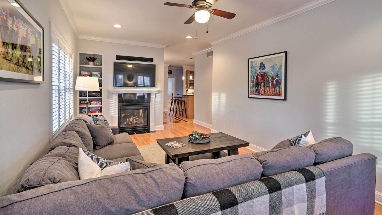 Photo of Livingroom in Saratoga Springs
