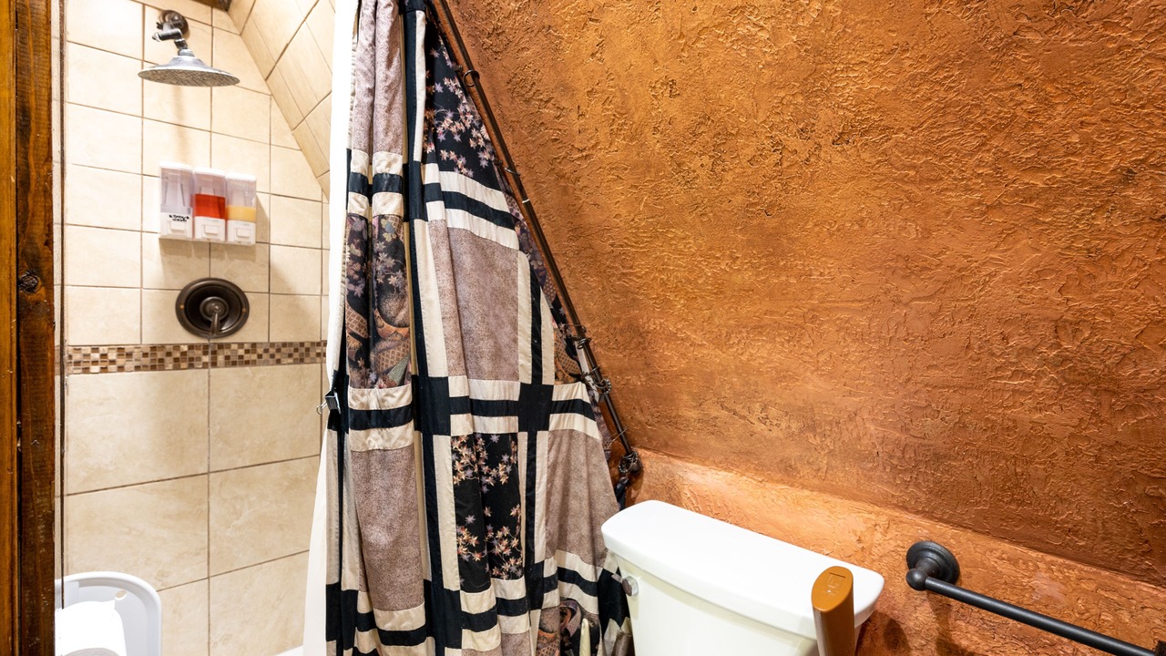 Photo of Bathroom in Pottsboro