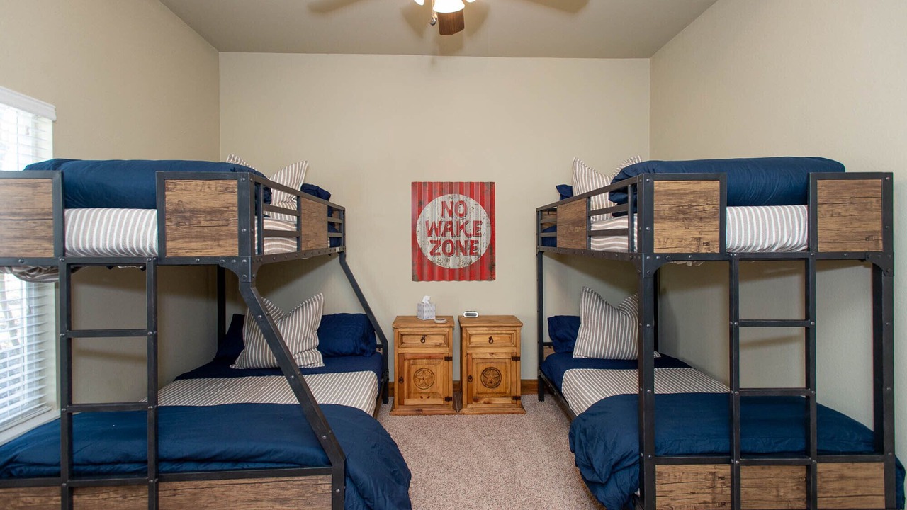 Photo of Bedroom in Tool