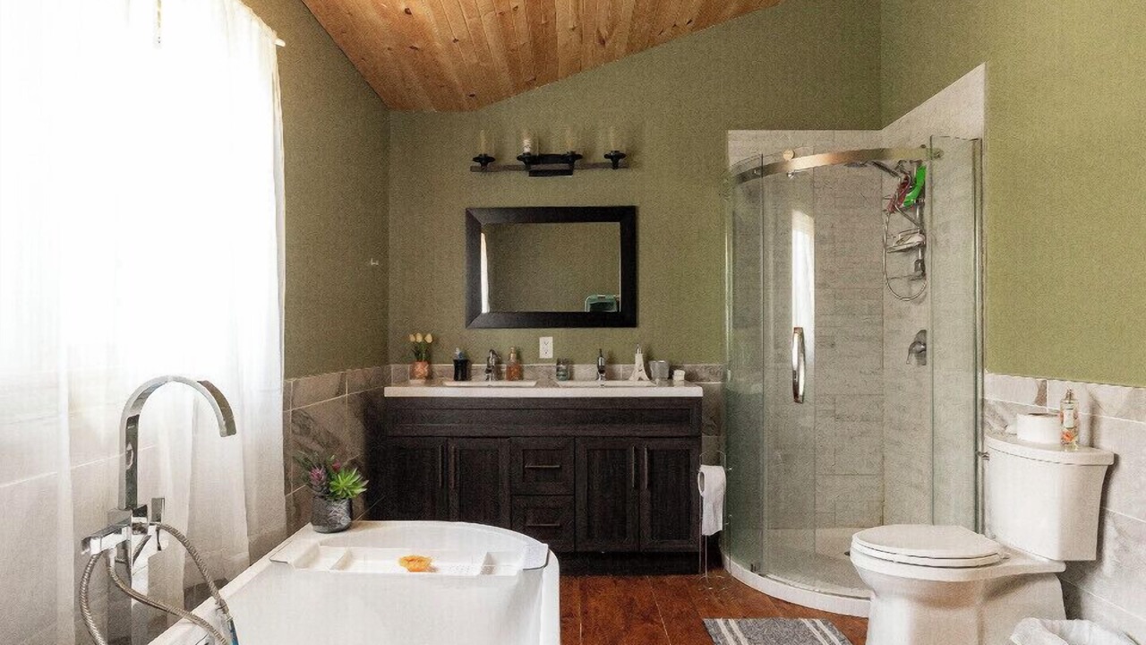 Photo of Bathroom in Gravenhurst