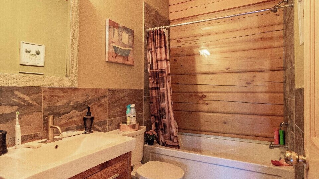 Photo of Bathroom in Gravenhurst