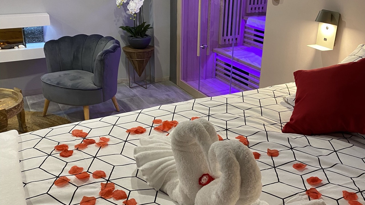 Photo of Bedroom in Saint-Gilles-de-Cretot