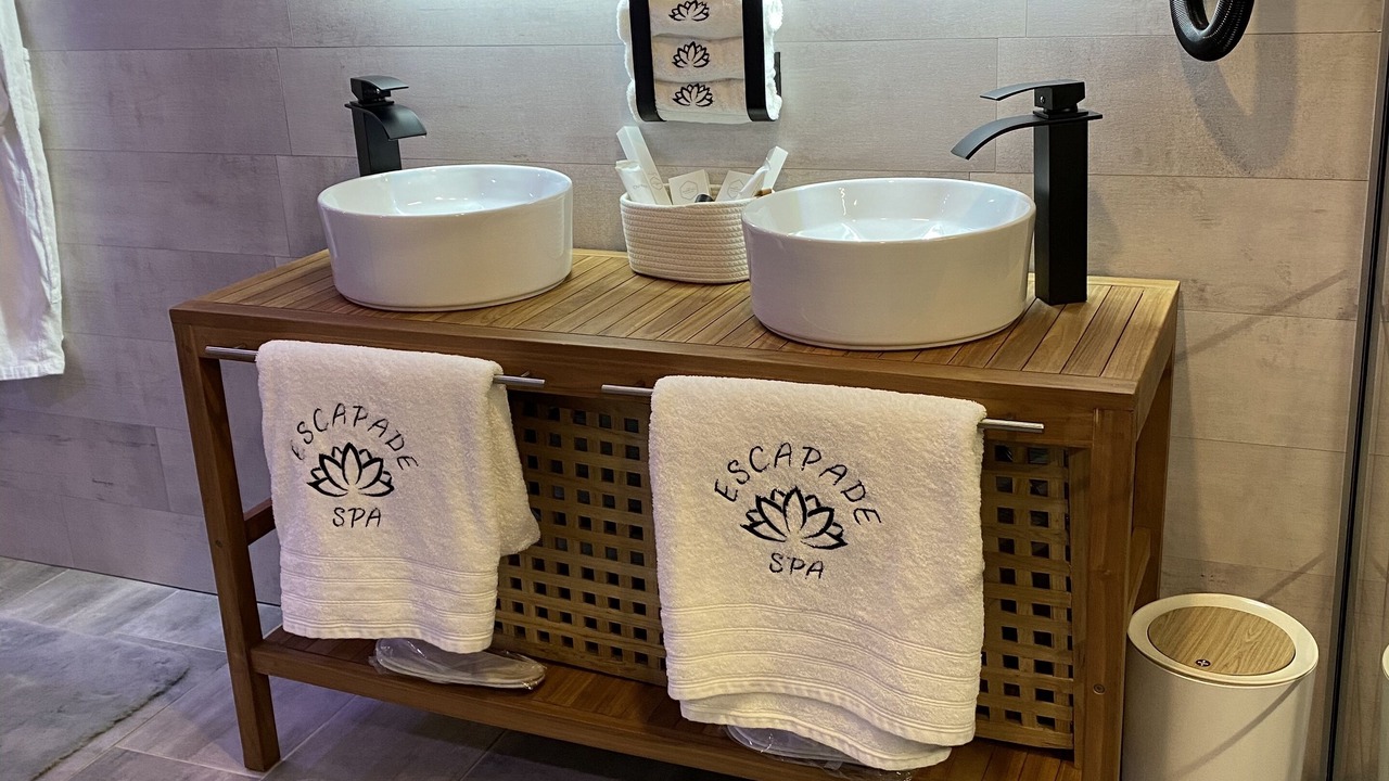 Photo of Bathroom in Saint-Gilles-de-Cretot